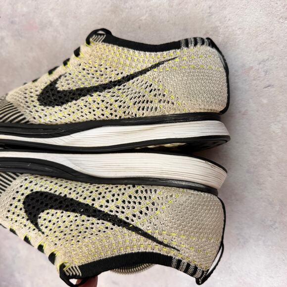Nike Flyknit Racer 526628-011 Men's 9 Running Shoes Black White Volt Sneakers - Picture 14 of 16